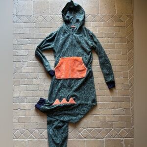 Cat & Jack animal print fuzzy zip up pajamas only worn once then our grew